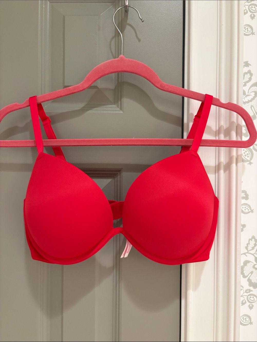PINK Victoria's Secret Smooth Wear Everywhere super push-up bra in Red.